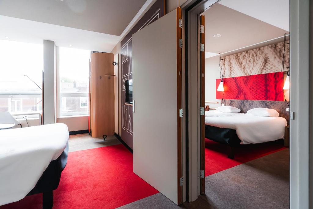 Postel nebo postele na pokoji v ubytování Ibis Den Haag City Centre