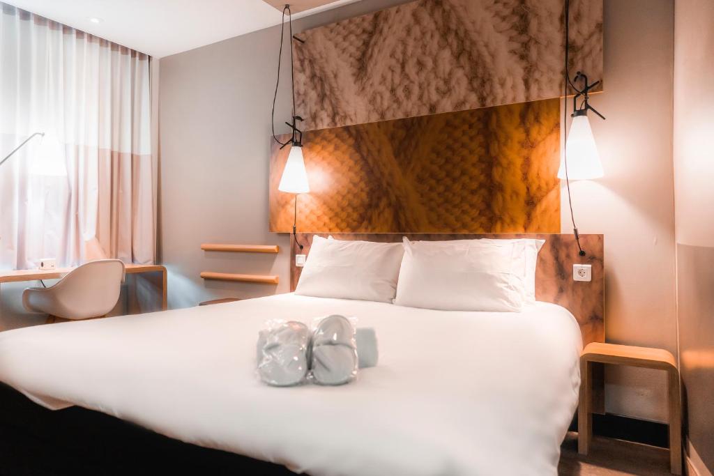 Postel nebo postele na pokoji v ubytování Ibis Den Haag City Centre