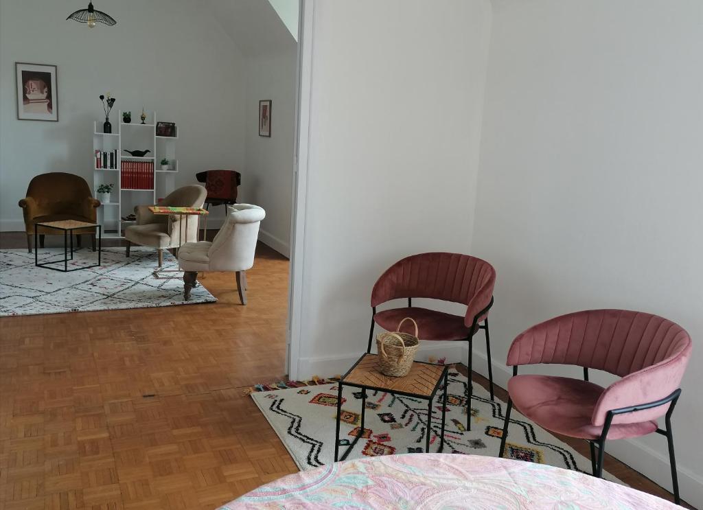 Appartement 85 m2 centre-ville entièrement rénové, Le Creusot – Tarifs 2023