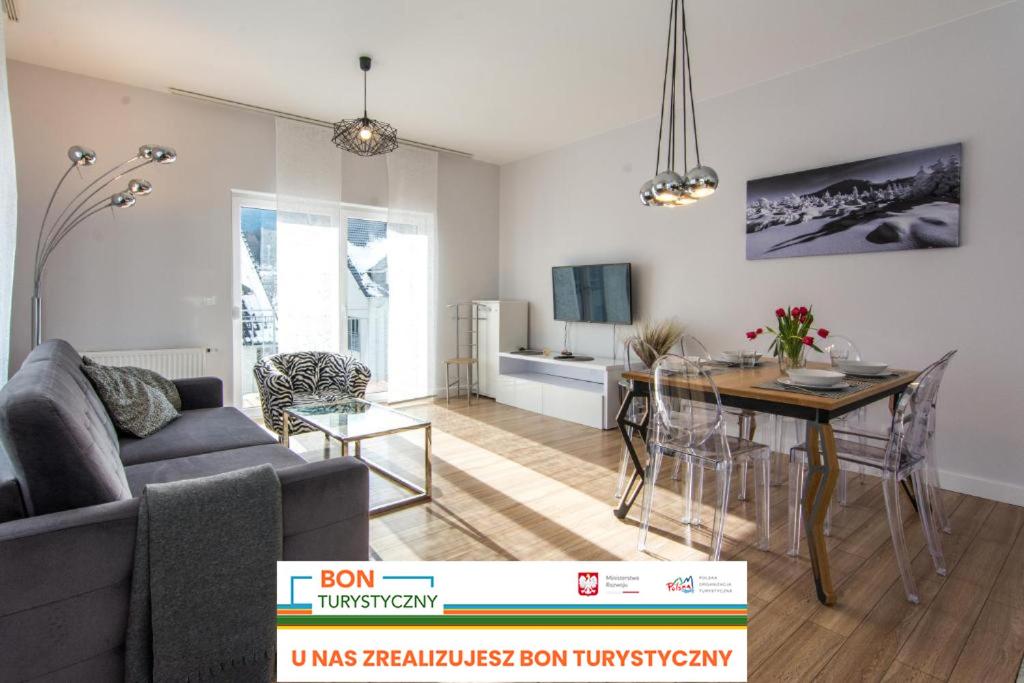 Apartamenty Izerskie - ul. Zakopiańska 22 tesisinde bir oturma alanı