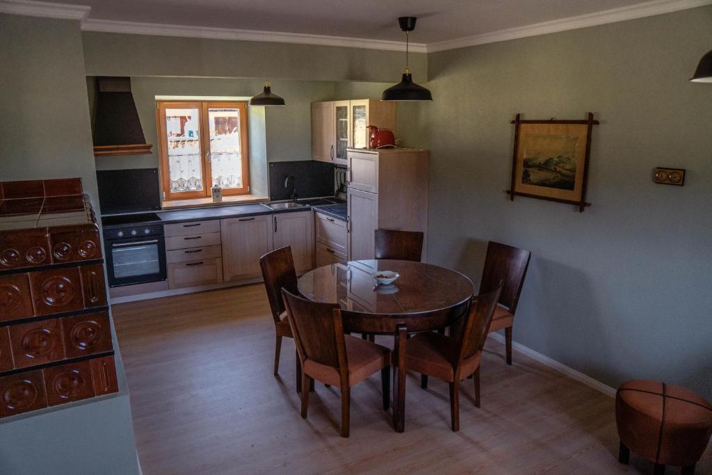Kuchyň nebo kuchyňský kout v ubytování Holiday Home Lož