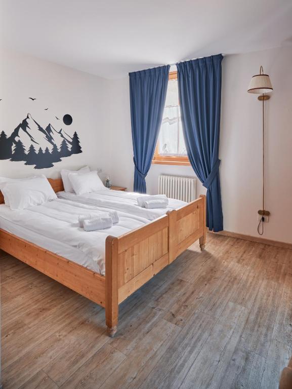 Łóżko lub łóżka w pokoju w obiekcie Hotel Bed & Bike Ledro