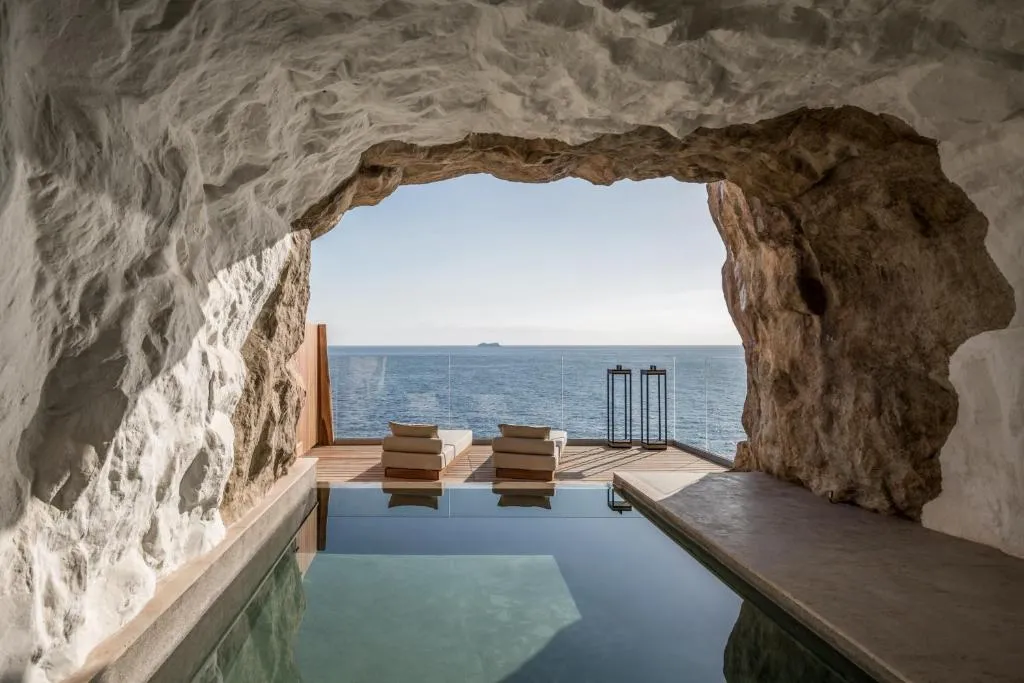 Cave Suite (Sea View with Private Pool)