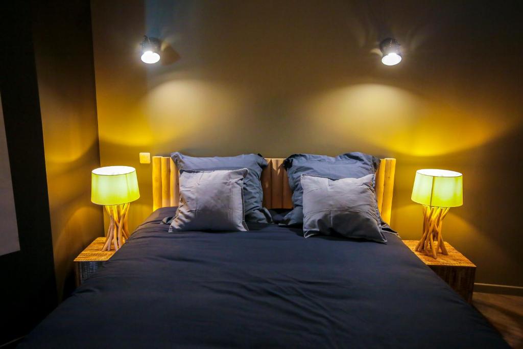 Posteľ alebo postele v izbe v ubytovaní Le Bois, T2 hypercentre chic et cosy, Wifi par SOVALFI