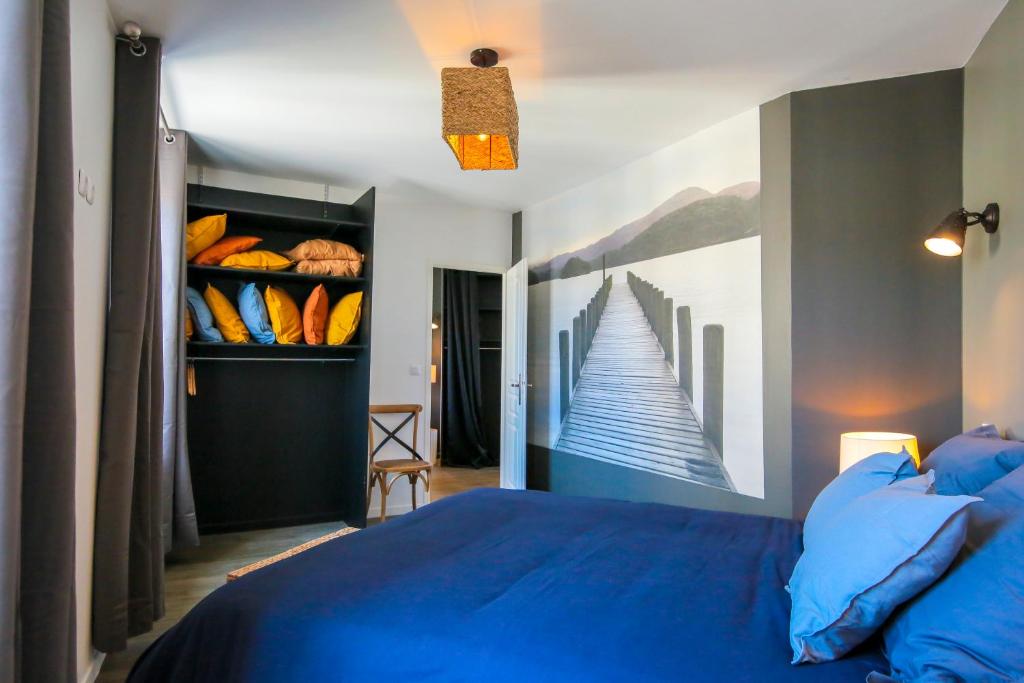Posteľ alebo postele v izbe v ubytovaní Le Bois, T2 hypercentre chic et cosy, Wifi par SOVALFI