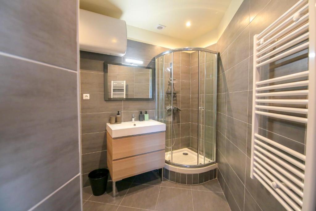 Kúpeľňa v ubytovaní Le Bois, T2 hypercentre chic et cosy, Wifi par SOVALFI