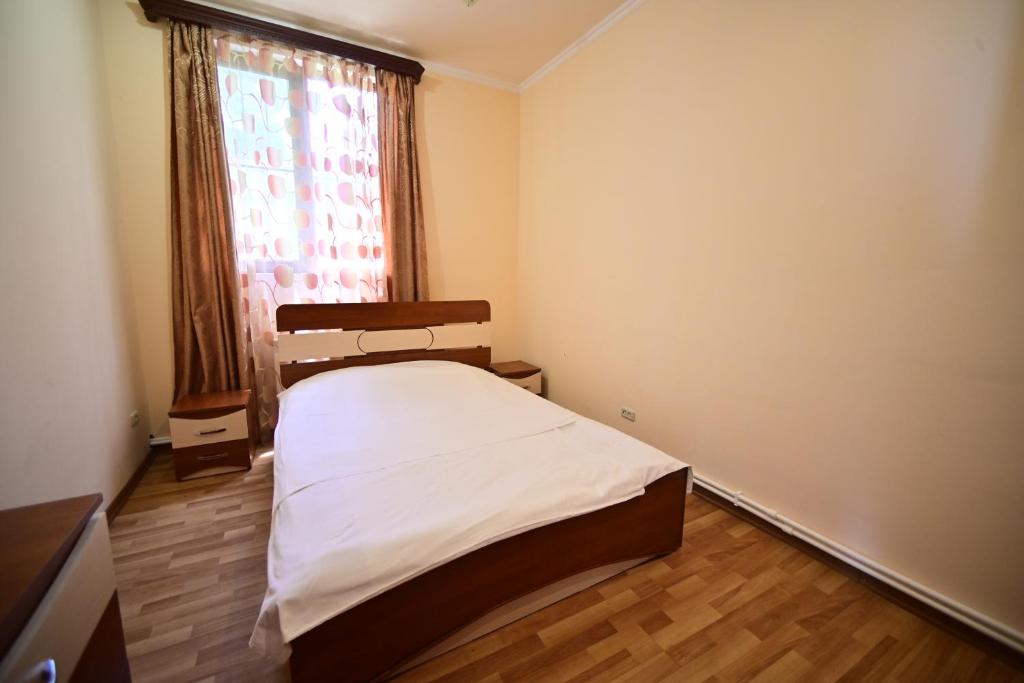 Postel nebo postele na pokoji v ubytování Sevan Comfortable Cottages by SeaSide