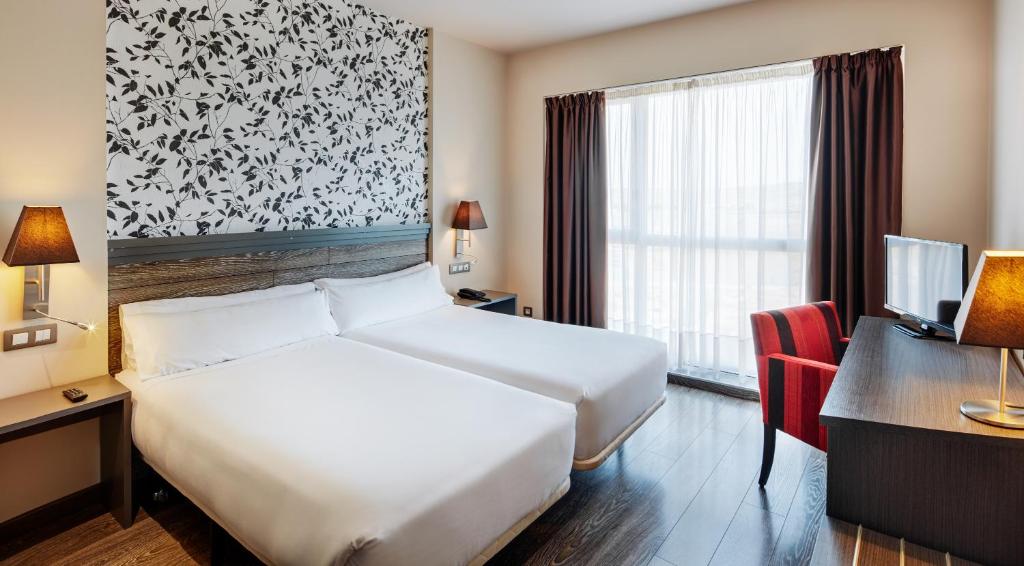 Postel nebo postele na pokoji v ubytování Sercotel Plaza Feria