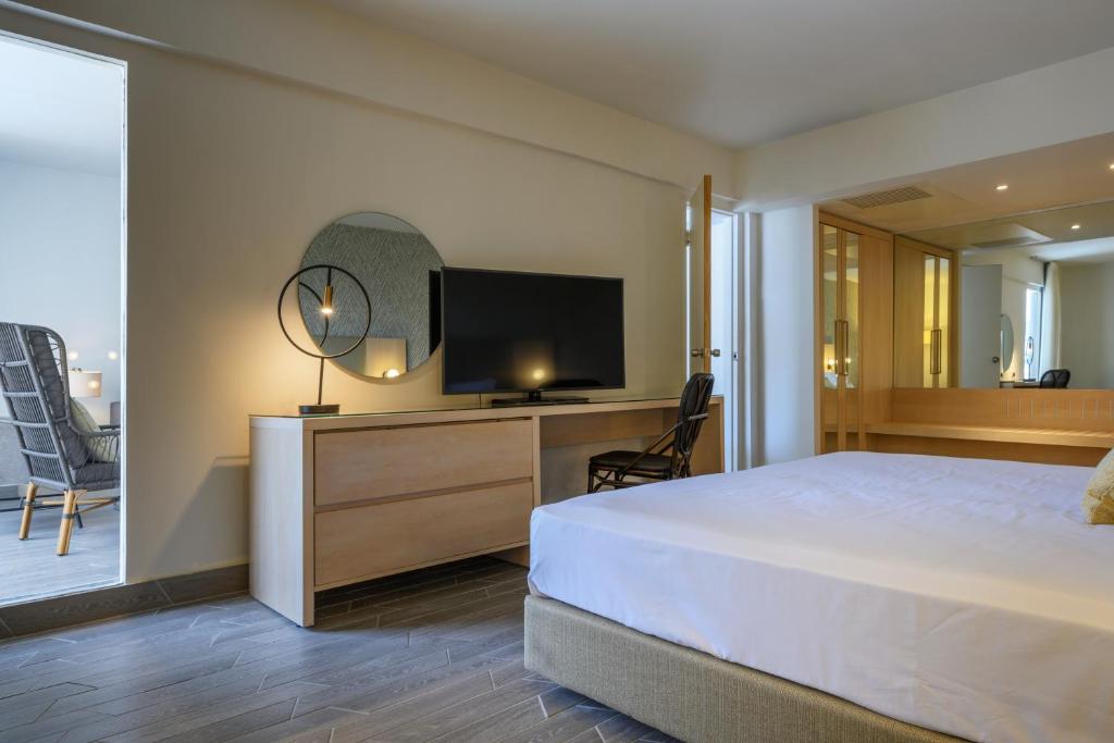 Ein Bett oder Betten in einem Zimmer der Unterkunft Lagoona by Isrotel Collection