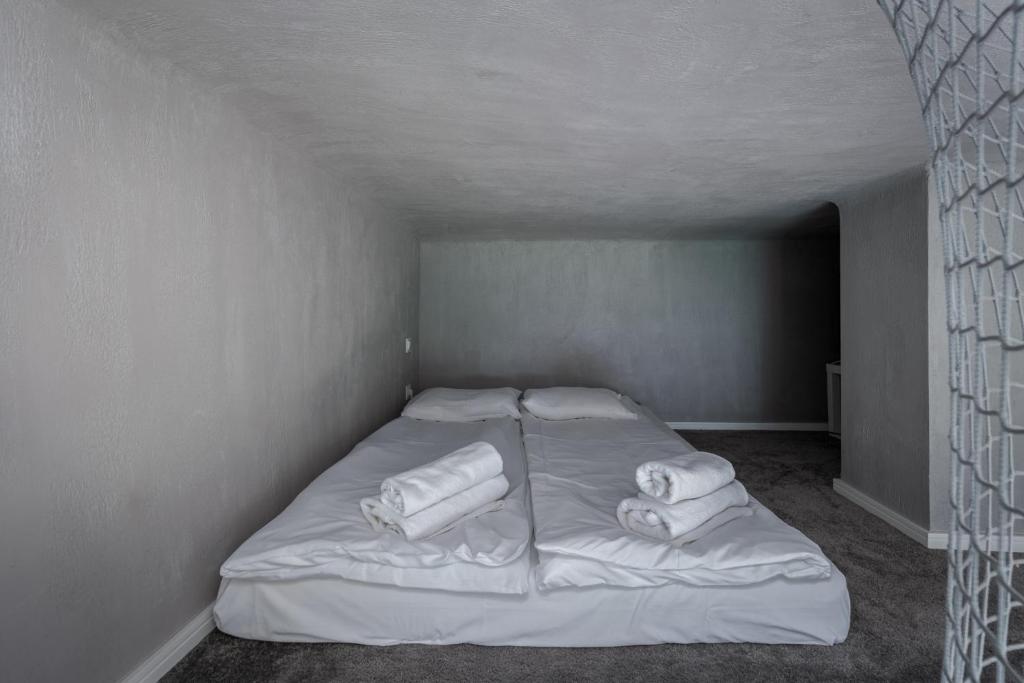 Posteľ alebo postele v izbe v ubytovaní Parkside Fresh Apartments - Old Town Guesthouse - by Upstairs