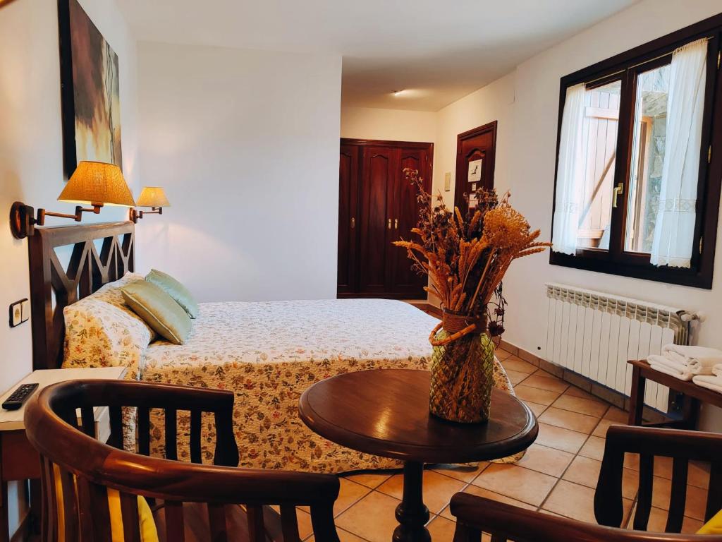 Postel nebo postele na pokoji v ubytování Hotel Rural LAbadia de Sieste
