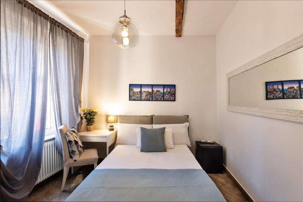 Postel nebo postele na pokoji v ubytování Rooms Old Port Genova
