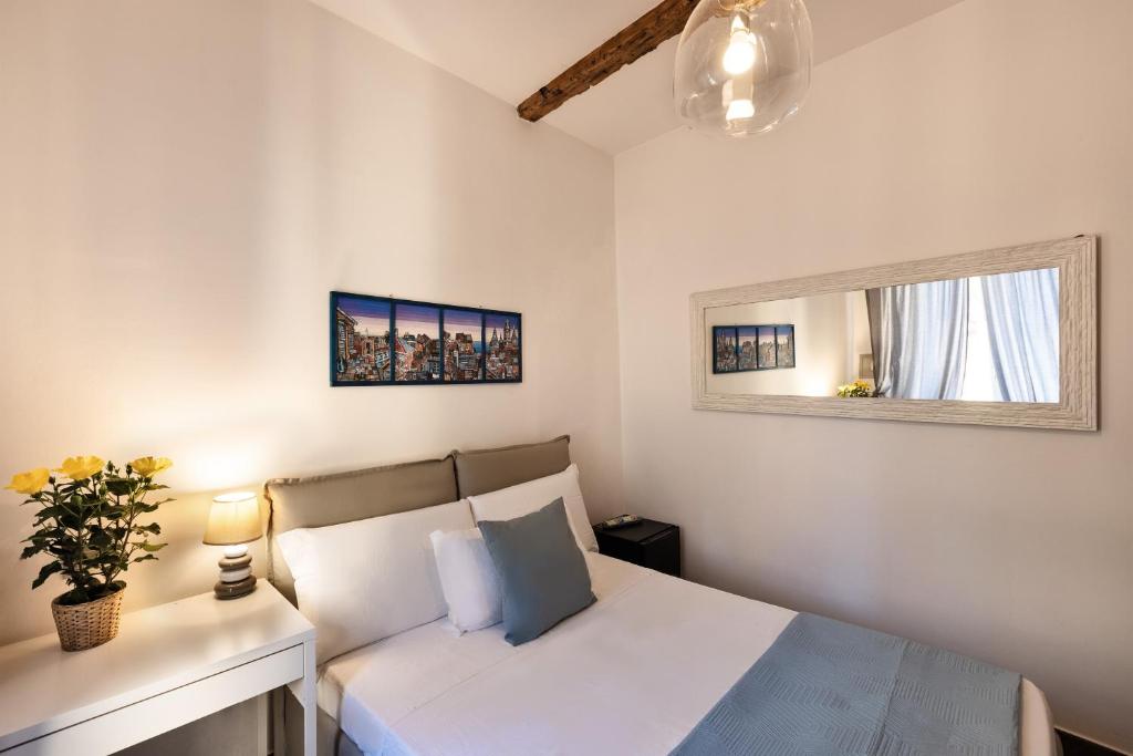 Postel nebo postele na pokoji v ubytování Rooms Old Port Genova