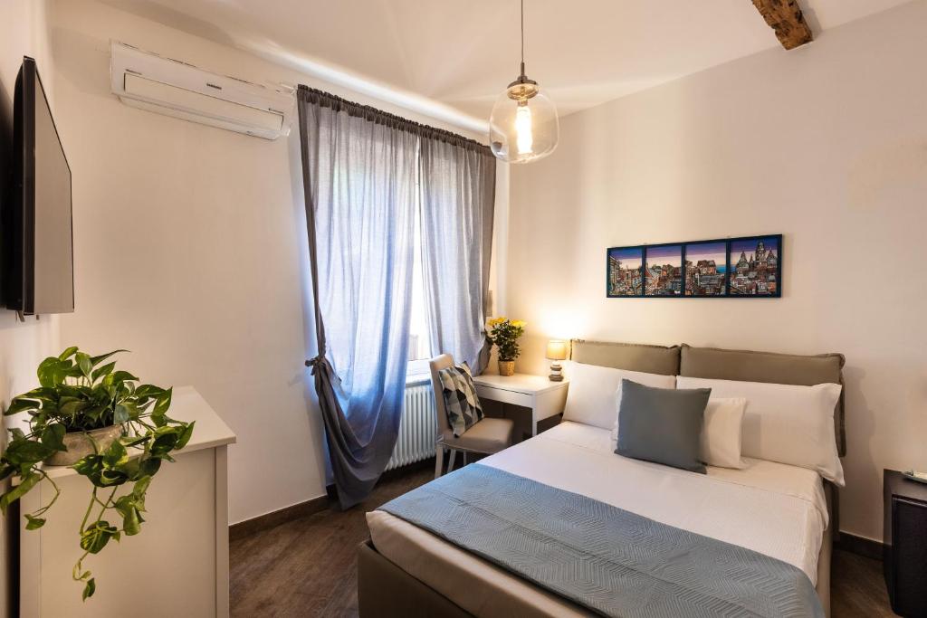 Postel nebo postele na pokoji v ubytování Rooms Old Port Genova