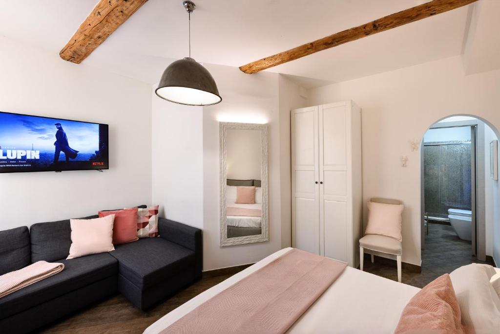 Postel nebo postele na pokoji v ubytování Rooms Old Port Genova
