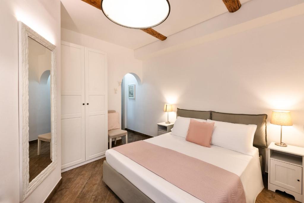 Postel nebo postele na pokoji v ubytování Rooms Old Port Genova