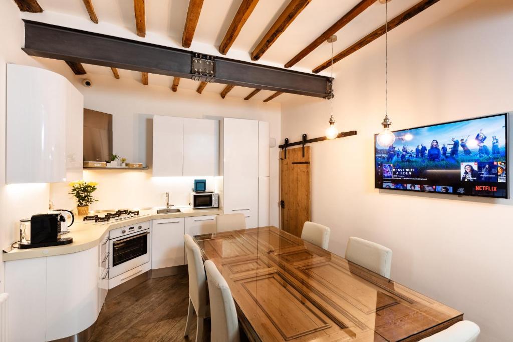 Kuchyň nebo kuchyňský kout v ubytování Rooms Old Port Genova