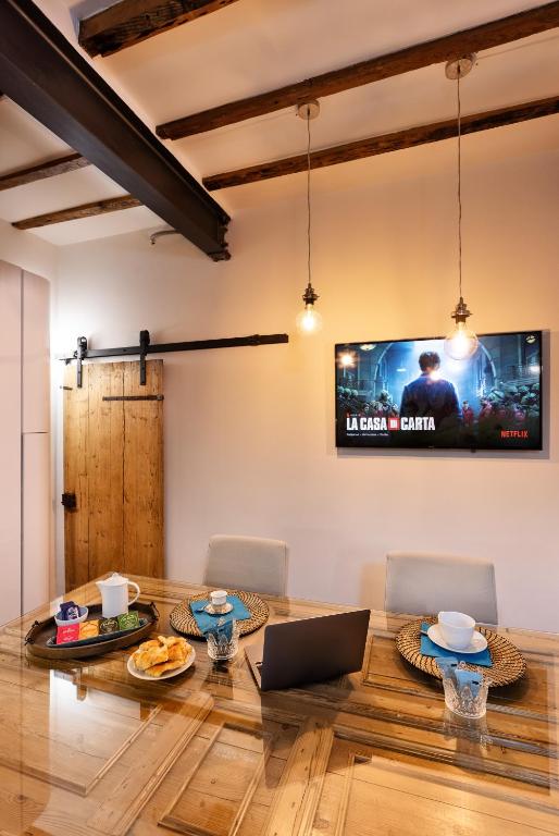 TV a/nebo společenská místnost v ubytování Rooms Old Port Genova