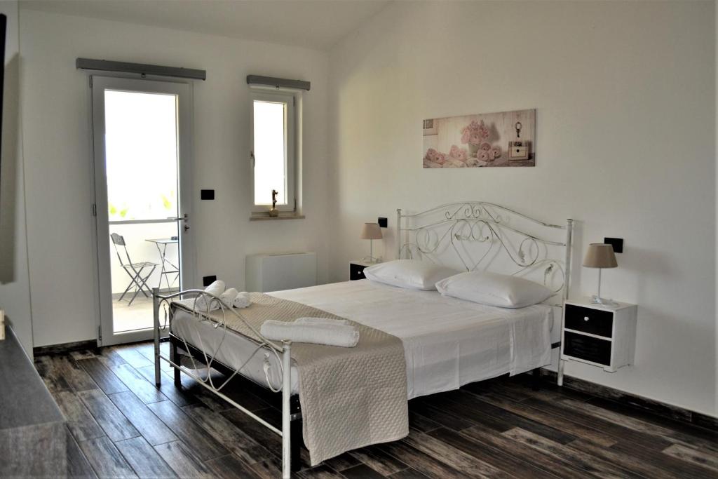 Postel nebo postele na pokoji v ubytování Elios Rooms