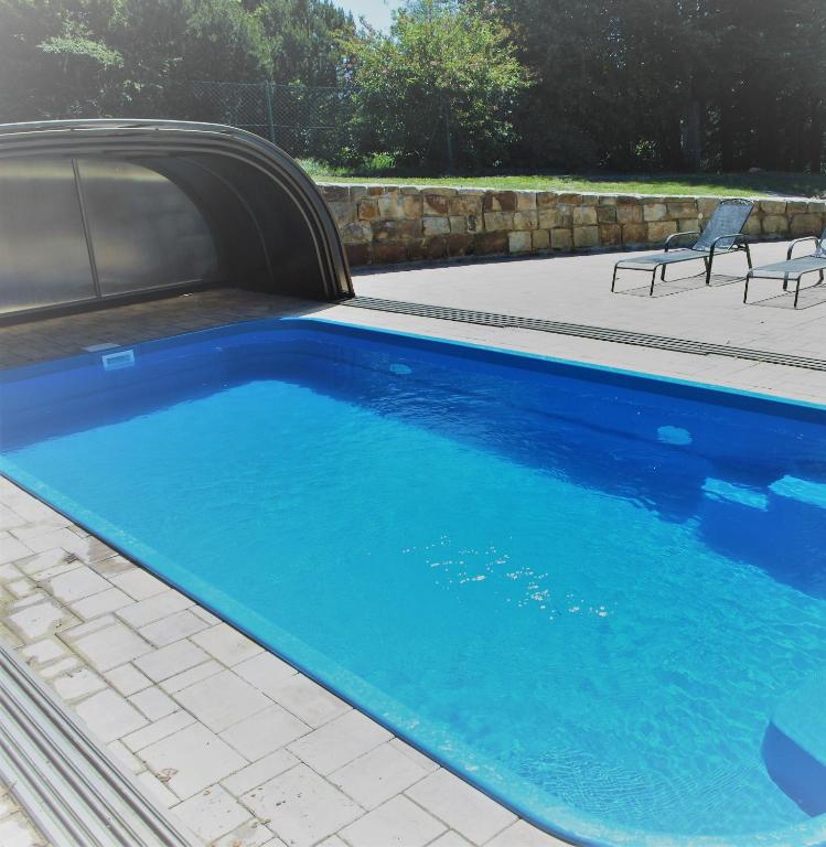 Bazén v ubytování Resort LUFT Sněžník nebo v jeho okolí