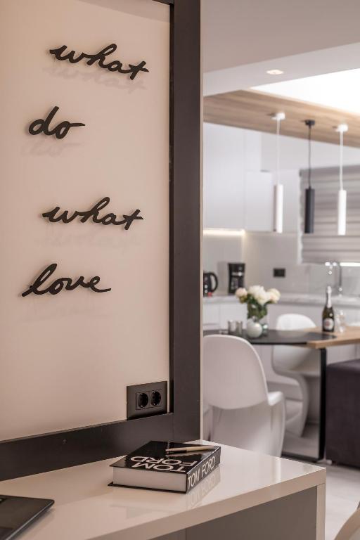Kuchyňa alebo kuchynka v ubytovaní Rhodes Diamond luxury flat in the heart of town