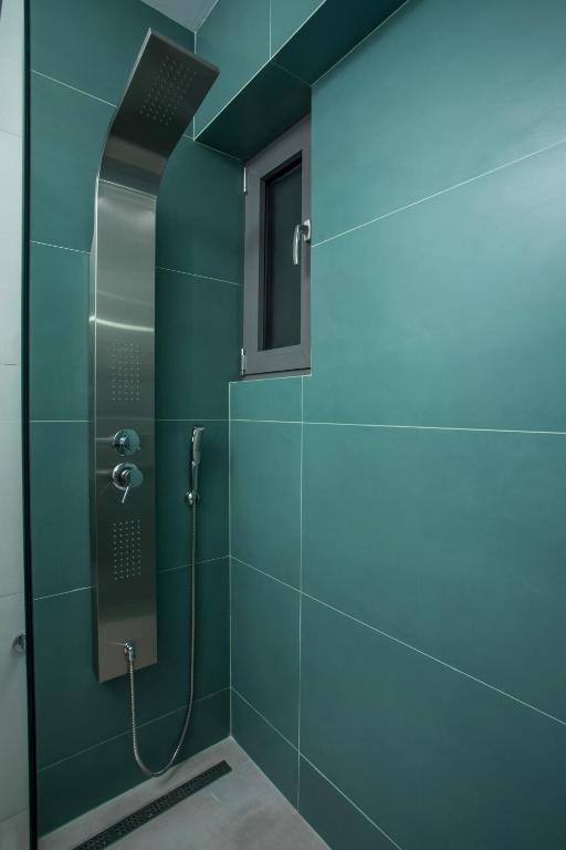 Kúpeľňa v ubytovaní Rhodes Diamond luxury flat in the heart of town