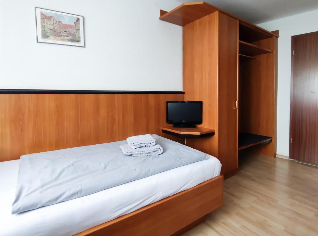 Postel nebo postele na pokoji v ubytování Zwehrener Hof