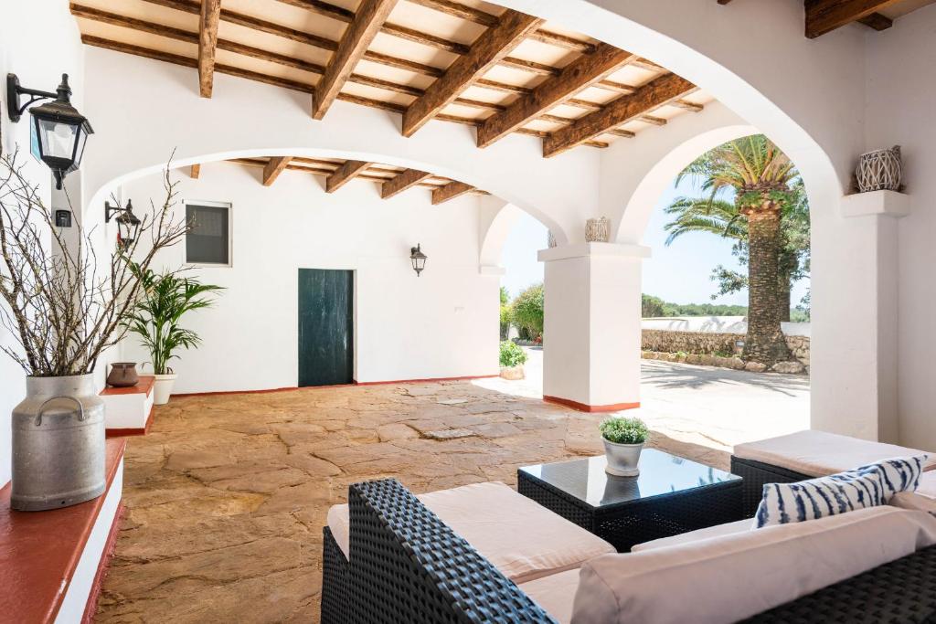A seating area at Villa Rafal Fort