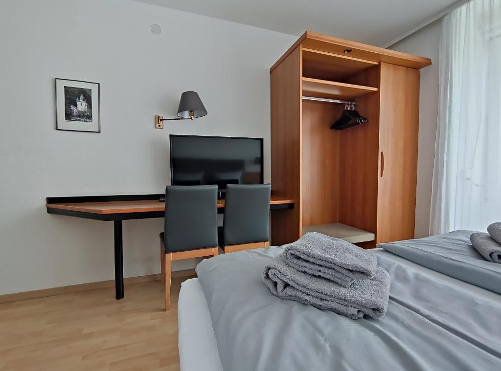 Postel nebo postele na pokoji v ubytování Zwehrener Hof