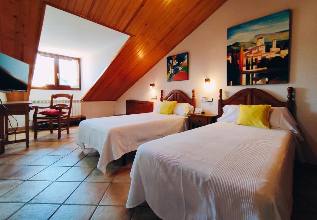 Postel nebo postele na pokoji v ubytování Hotel Rural LAbadia de Sieste
