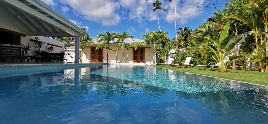 Bazén v ubytování Flor de Coco, Villa neuve, 5 chambres, 5 salles de bains et grande piscine à 250 mètres de la plage nebo v jeho okolí