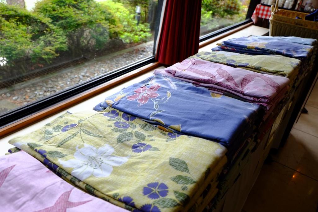 Postel nebo postele na pokoji v ubytování Lake Yamanakako Shuzansou