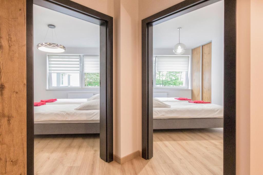 Posteľ alebo postele v izbe v ubytovaní Apartament przy jeziorze nr 2