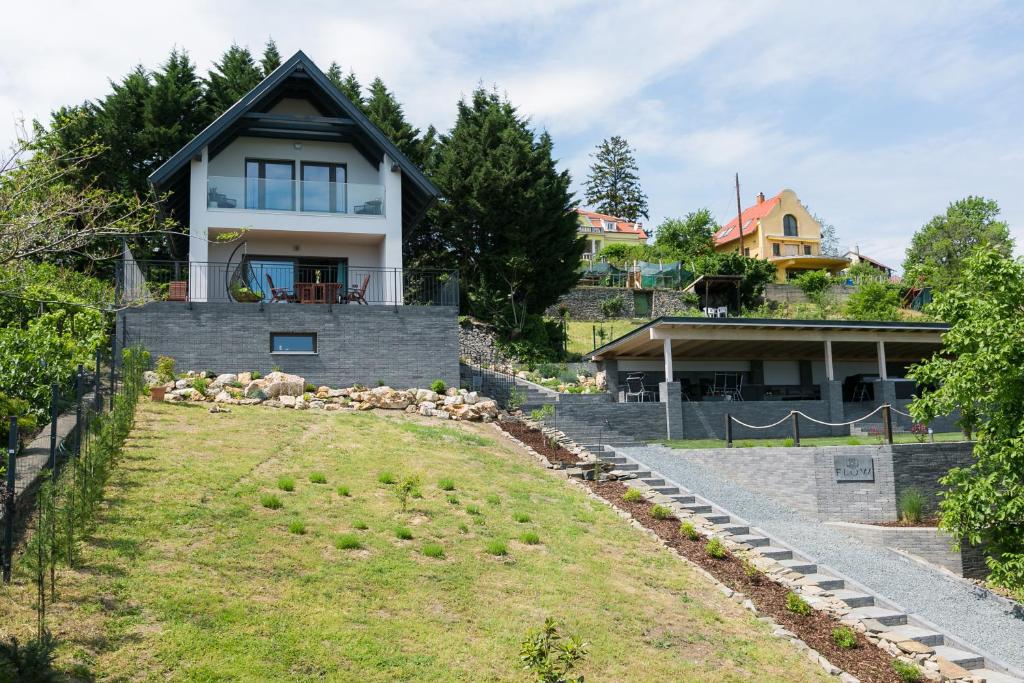 a house on a hill with a yard at Flow House&Garden in Badacsonytomaj