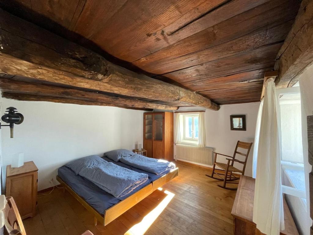 Postel nebo postele na pokoji v ubytování Casa Bruja Tradizionale Rustico Ticinese