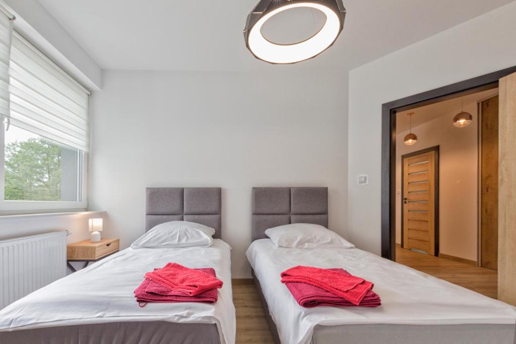 Posteľ alebo postele v izbe v ubytovaní Apartament przy jeziorze nr 2