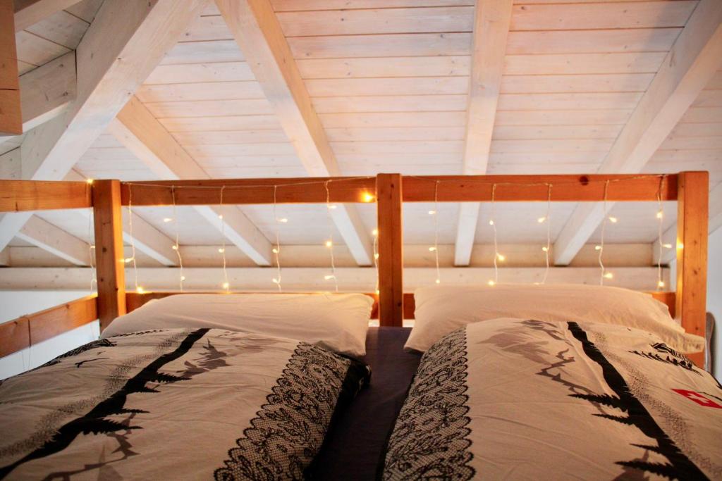 Postel nebo postele na pokoji v ubytování Cà Armonia Luminoso apt con vista panoramica
