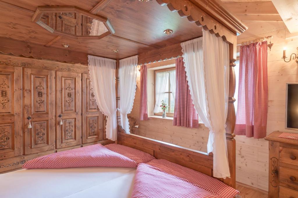 Postel nebo postele na pokoji v ubytování Ötztal Chalet