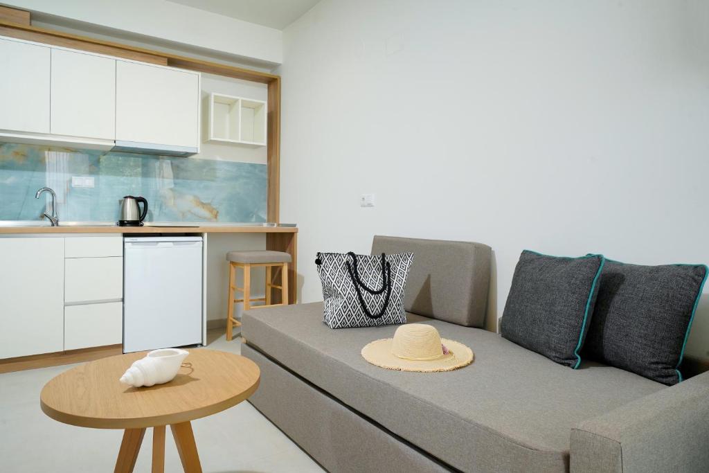 Kuchyň nebo kuchyňský kout v ubytování Miracle Suites by Klisma beach