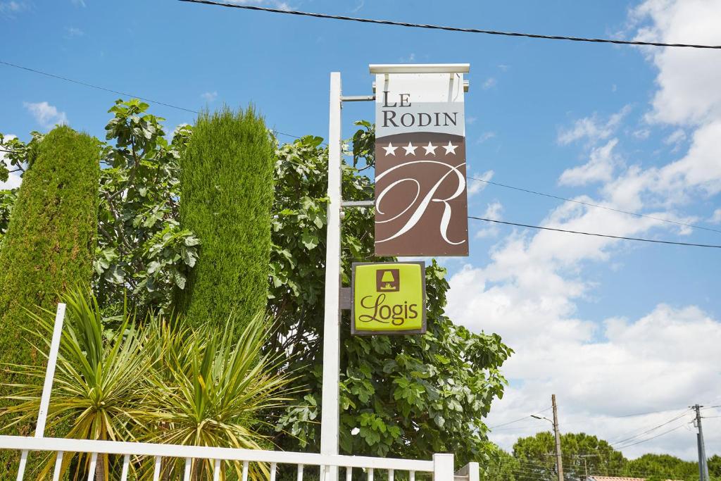 Certifikát, hodnocení, plakát nebo jiný dokument vystavený v ubytování Logis Hôtel Le Rodin