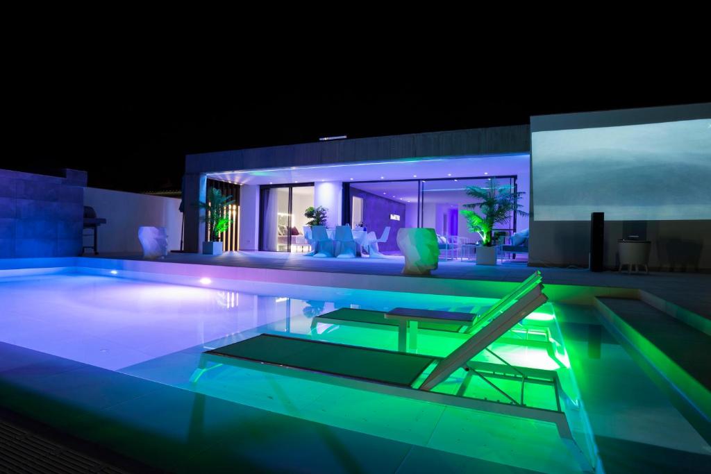 Booking.com: Villa en la marina de Empuriabrava, 1Km de la ...