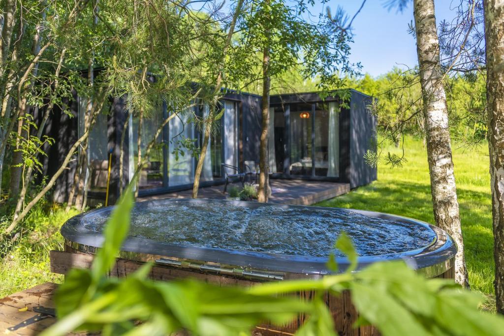 Gallery image of Modern and specious riverside cabin with hot tub in Čiobiškis