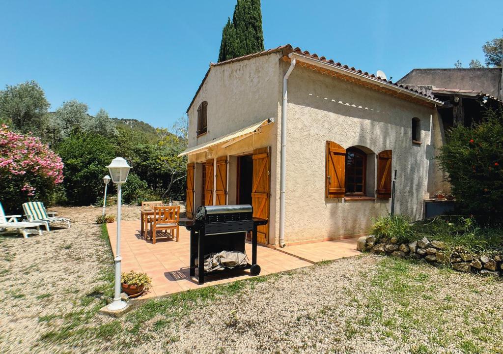 Holiday home Maisonnette dans la colline,port d'Alon & calanque,  Saint-Cyr-sur-Mer, France - Booking.com