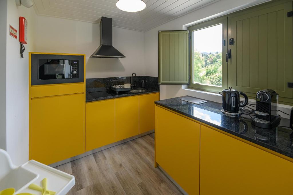 Kuchyň nebo kuchyňský kout v ubytování Casa da Torre