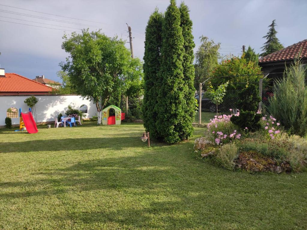 Zahrada ubytování Guesthouse Oasis-Shabla