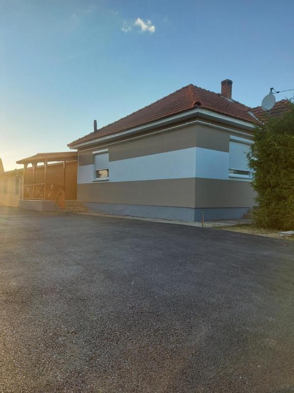 Budynek, w którym mieści się pensjonat