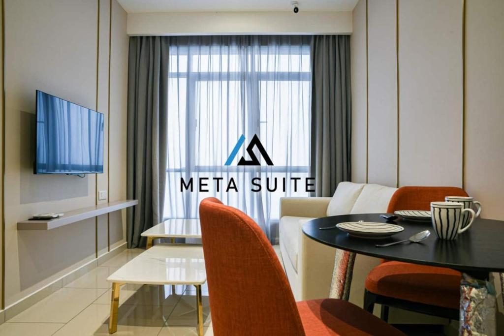 Sky pool 4 star hotel grade stay in i-City - Twee Slaapkamers Appartement