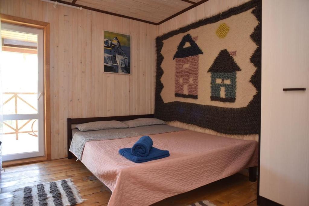 Postel nebo postele na pokoji v ubytování Rimma Шешори з чаном та сауною