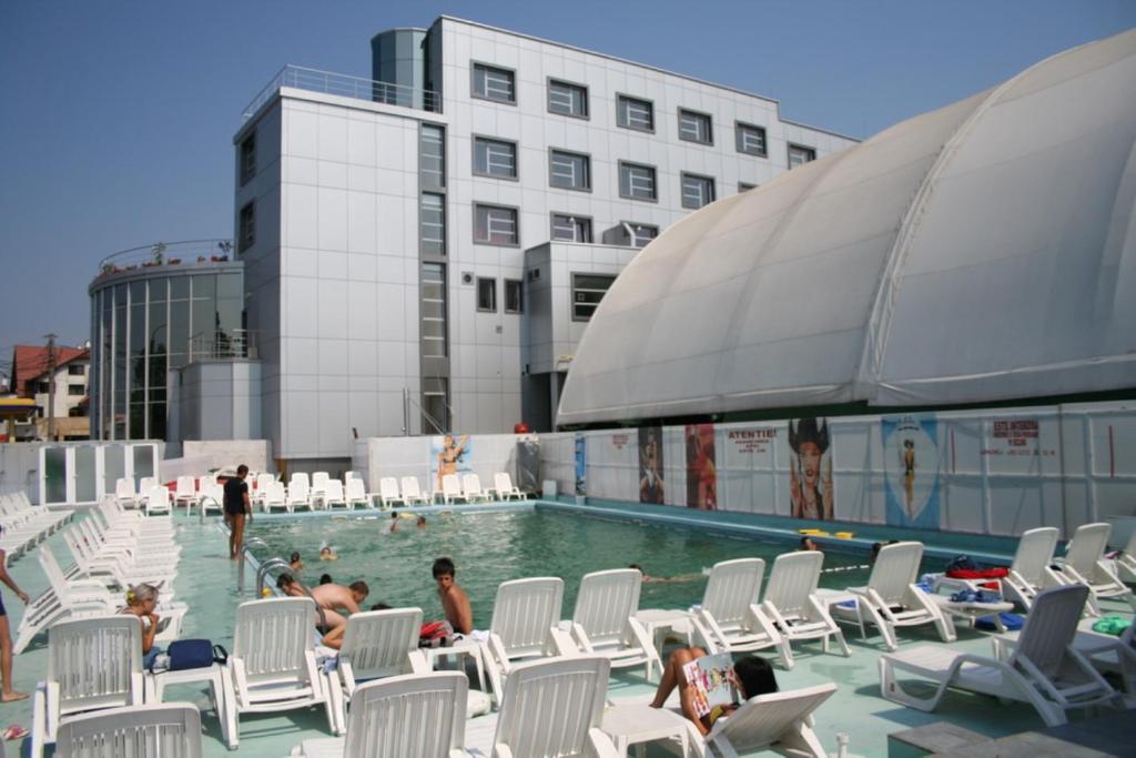 Swimmingpoolen hos eller tæt på Hotel Zytto by Razvan Rat