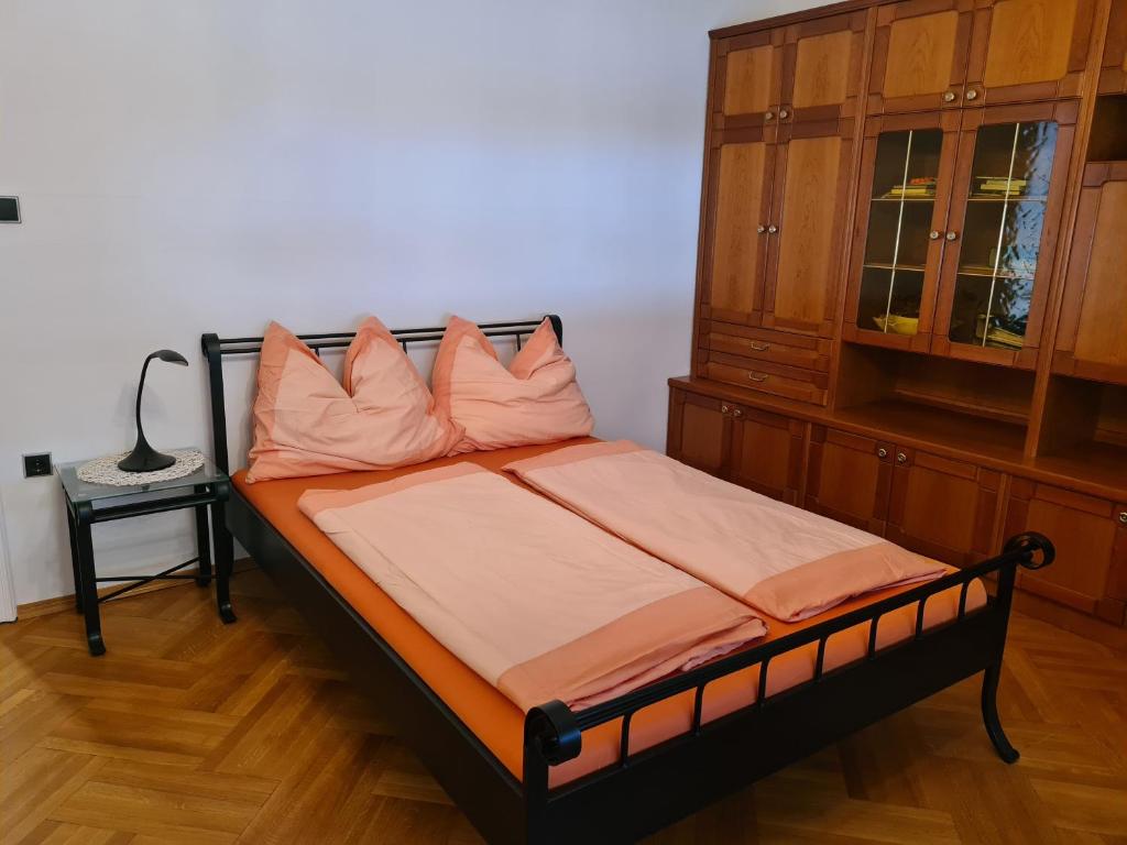 a bed with four pillows on it in a room at Ferienhaus Savannah in Schützen am Gebirge